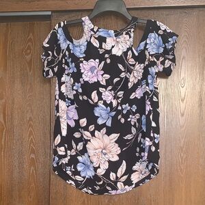 Women’s Black Floral Cold-Shoulder blouse